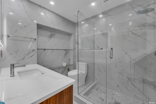 1315 Tyrol Road, West Vancouver, BC - Indoor Photo Showing Bathroom