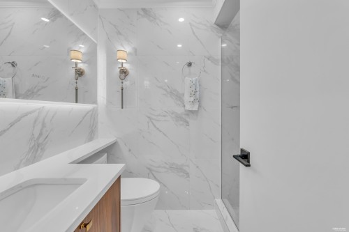 1315 Tyrol Road, West Vancouver, BC - Indoor Photo Showing Bathroom