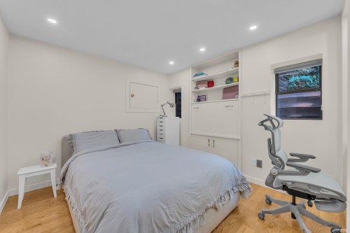 1315 Tyrol Road, West Vancouver, BC - Indoor Photo Showing Bedroom
