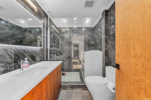 1315 Tyrol Road, West Vancouver, BC - Indoor Photo Showing Bathroom