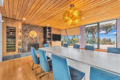 1315 Tyrol Road, West Vancouver, BC - Indoor Photo Showing Dining Room
