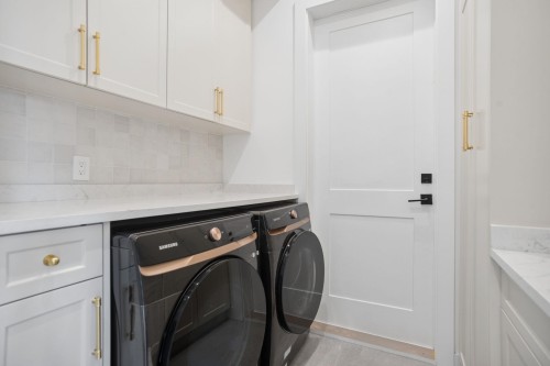 416 Trinity Street, Coquitlam, BC - Indoor Photo Showing Laundry Room