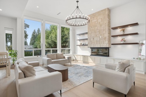 416 Trinity Street, Coquitlam, BC - Indoor Photo Showing Living Room