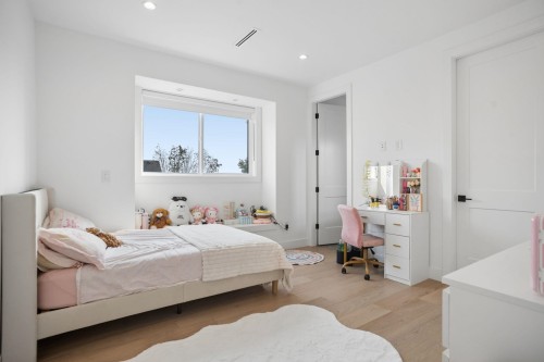416 Trinity Street, Coquitlam, BC - Indoor Photo Showing Bedroom