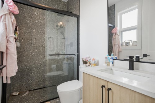 416 Trinity Street, Coquitlam, BC - Indoor Photo Showing Bathroom