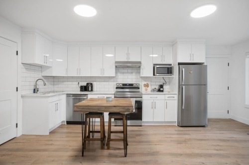 416 Trinity Street, Coquitlam, BC - Indoor Photo Showing Kitchen With Upgraded Kitchen