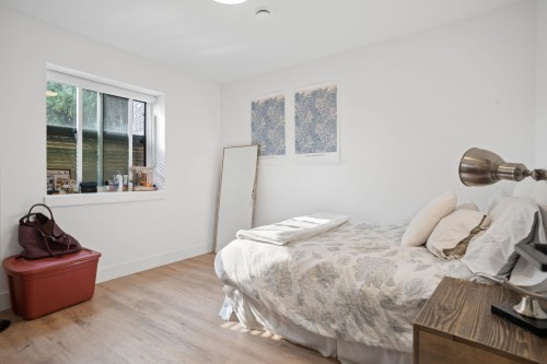 416 Trinity Street, Coquitlam, BC - Indoor Photo Showing Bedroom