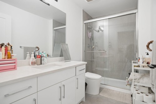416 Trinity Street, Coquitlam, BC - Indoor Photo Showing Bathroom