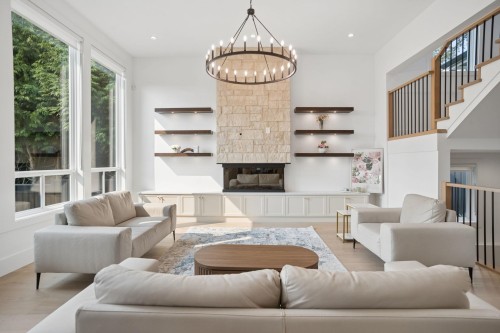 416 Trinity Street, Coquitlam, BC - Indoor Photo Showing Living Room