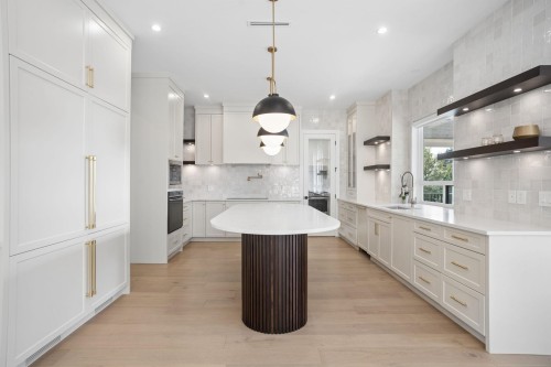 416 Trinity Street, Coquitlam, BC - Indoor Photo Showing Kitchen With Upgraded Kitchen