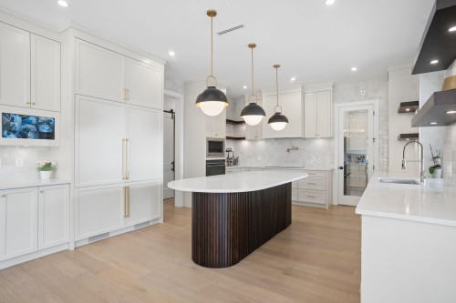 416 Trinity Street, Coquitlam, BC - Indoor Photo Showing Kitchen With Upgraded Kitchen