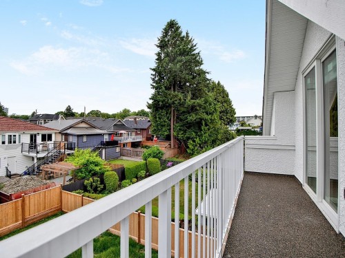 2-2254 24Th Avenue E, Vancouver, BC - Outdoor
