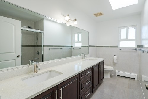 6074 Sherbrooke Street, Vancouver, BC - Indoor Photo Showing Bathroom