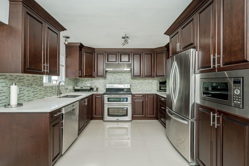 6074 Sherbrooke Street, Vancouver, BC - Indoor Photo Showing Kitchen With Double Sink With Upgraded Kitchen