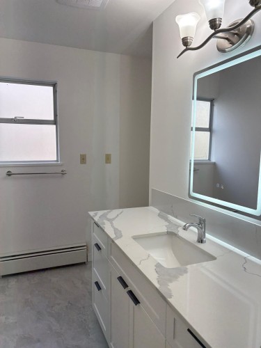 657 Poirier Street, Coquitlam, BC - Indoor Photo Showing Bathroom