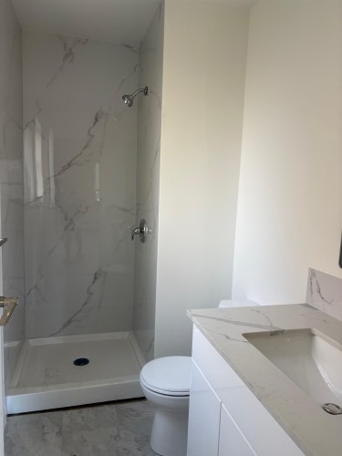 657 Poirier Street, Coquitlam, BC - Indoor Photo Showing Bathroom