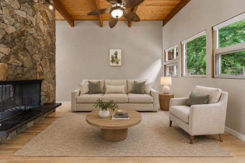 550 Ventura Crescent, North Vancouver, BC - Indoor Photo Showing Living Room With Fireplace