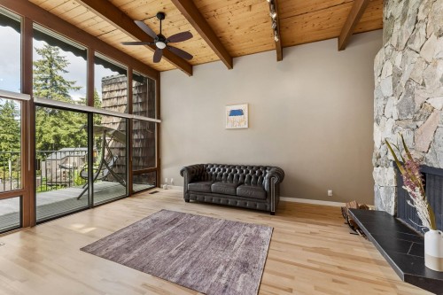 550 Ventura Crescent, North Vancouver, BC - Indoor With Fireplace