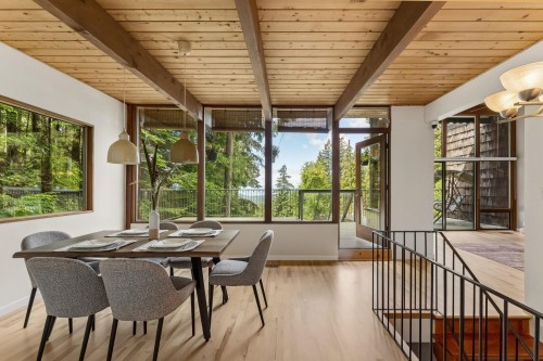 550 Ventura Crescent, North Vancouver, BC - Indoor Photo Showing Dining Room