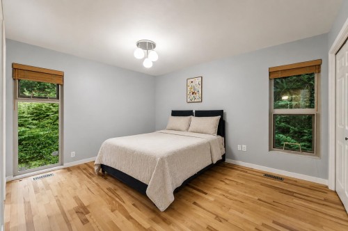 550 Ventura Crescent, North Vancouver, BC - Indoor Photo Showing Bedroom