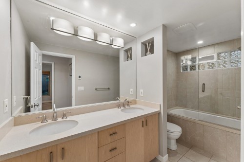 550 Ventura Crescent, North Vancouver, BC - Indoor Photo Showing Bathroom