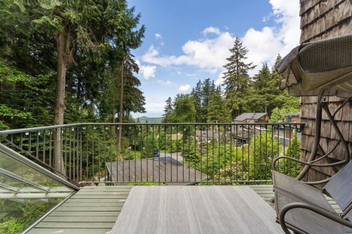 550 Ventura Crescent, North Vancouver, BC - Outdoor With Exterior