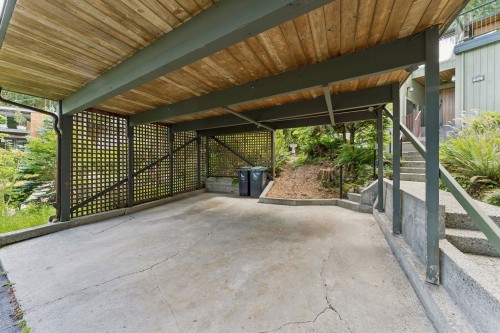 550 Ventura Crescent, North Vancouver, BC - Outdoor With Exterior