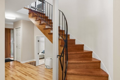 550 Ventura Crescent, North Vancouver, BC - Indoor Photo Showing Other Room