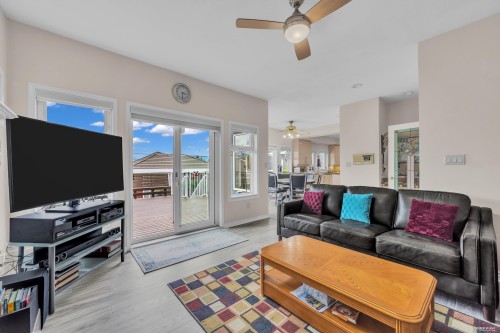 2381 40Th Avenue E, Vancouver, BC - Indoor Photo Showing Living Room