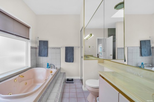 2381 40Th Avenue E, Vancouver, BC - Indoor Photo Showing Bathroom