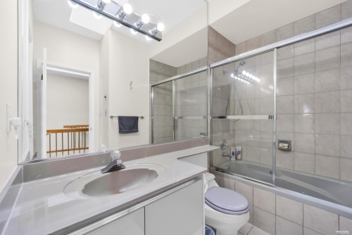 2381 40Th Avenue E, Vancouver, BC - Indoor Photo Showing Bathroom