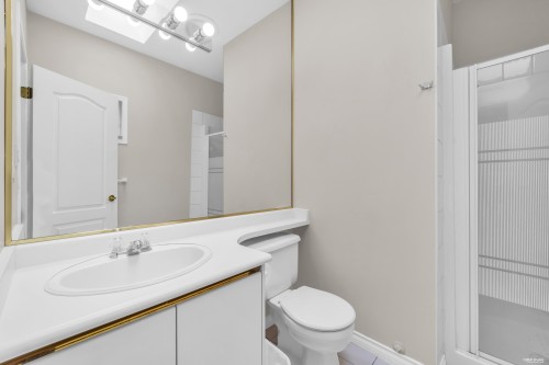 2381 40Th Avenue E, Vancouver, BC - Indoor Photo Showing Bathroom