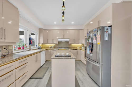2381 40Th Avenue E, Vancouver, BC - Indoor Photo Showing Kitchen With Upgraded Kitchen