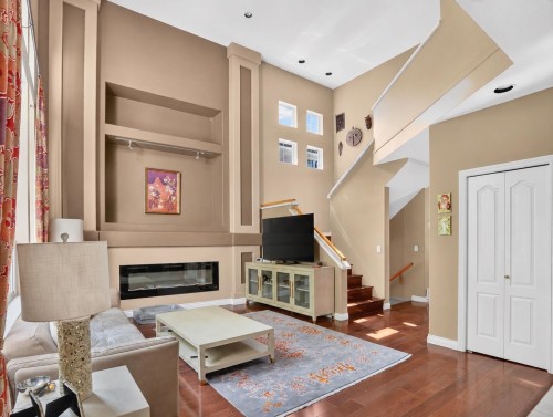 1981 Parkway Boulevard, Coquitlam, BC - Indoor With Fireplace