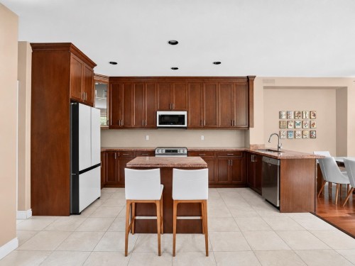 1981 Parkway Boulevard, Coquitlam, BC - Indoor Photo Showing Kitchen