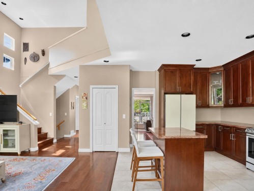 1981 Parkway Boulevard, Coquitlam, BC - Indoor Photo Showing Kitchen