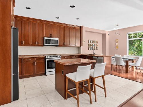 1981 Parkway Boulevard, Coquitlam, BC - Indoor