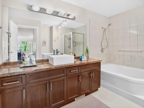 1981 Parkway Boulevard, Coquitlam, BC - Indoor Photo Showing Bathroom