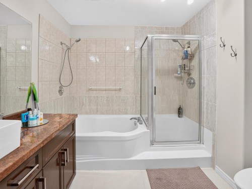 1981 Parkway Boulevard, Coquitlam, BC - Indoor Photo Showing Bathroom