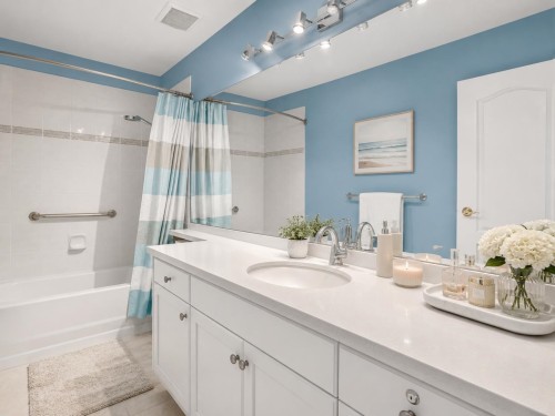 1981 Parkway Boulevard, Coquitlam, BC - Indoor Photo Showing Bathroom