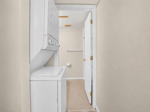 1981 Parkway Boulevard, Coquitlam, BC - Indoor Photo Showing Laundry Room