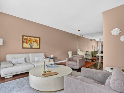 1981 Parkway Boulevard, Coquitlam, BC - Indoor Photo Showing Living Room