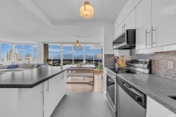 2006-6540 Burlington Avenue Burnaby, BC V5H 4G3