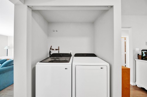 21-10680 Springmont Drive, Richmond, BC - Indoor Photo Showing Laundry Room