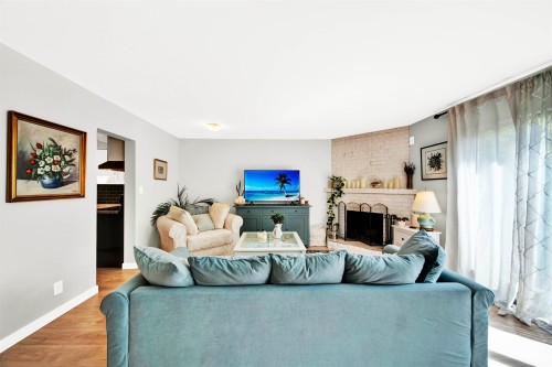 21-10680 Springmont Drive, Richmond, BC - Indoor Photo Showing Living Room With Fireplace