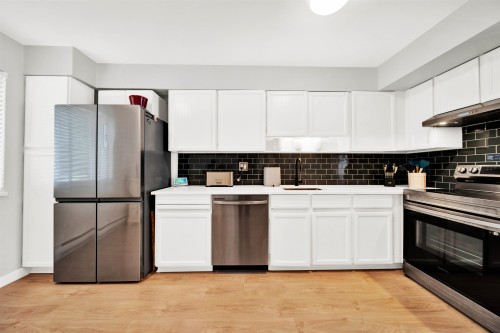 21-10680 Springmont Drive, Richmond, BC - Indoor Photo Showing Kitchen