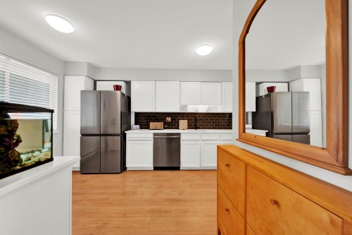 21-10680 Springmont Drive, Richmond, BC - Indoor Photo Showing Kitchen
