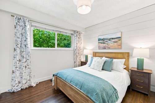 2282 Stanwood Avenue, Coquitlam, BC - Indoor Photo Showing Bedroom