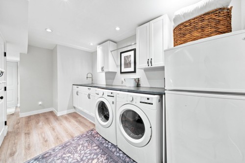 2282 Stanwood Avenue, Coquitlam, BC - Indoor Photo Showing Laundry Room