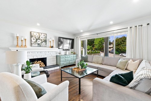 2282 Stanwood Avenue, Coquitlam, BC - Indoor Photo Showing Living Room With Fireplace